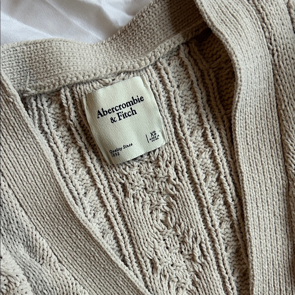 Abercrombie & Fitch Light Tan Oversized Cable Knit Cardigan - Picture 2 of 2